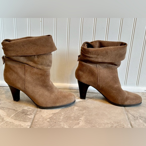 BCBGeneration tan suede boots - Picture 3 of 9